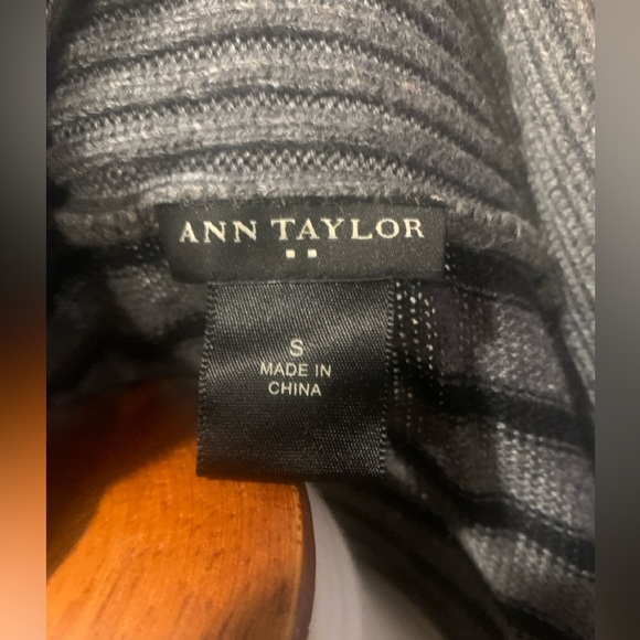 Ann Taylor  cardigan - Picture 5 of 5